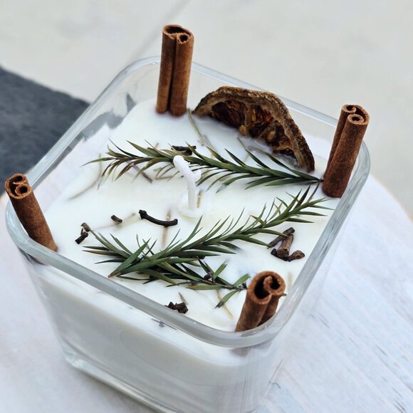 Winter Scented Candle ✦ Gingerbread Soy Wax ✦ Citrus Clove & Cinnamon Topper - Picture 3 of 5